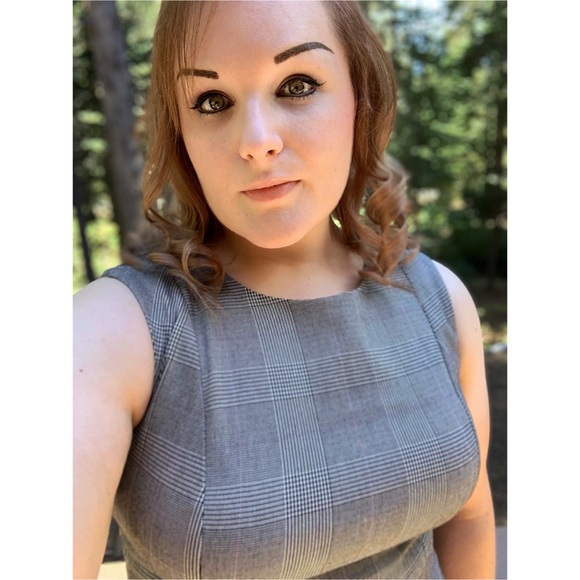 Meet your Posher, Sylvia - Picture 1 of 1